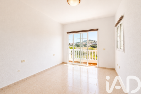 Huoneisto myytävänä San Cristobal de La Laguna, Tenerife, Espanja, 3 makuuhuonetta, 98 m2 No. 172135 - kuva 2