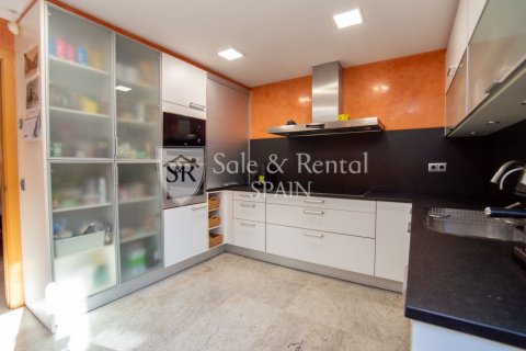 House for sale in Blanes, Girona, Spain 7 bedrooms, 471 sq.m. No. 166464 - photo 12