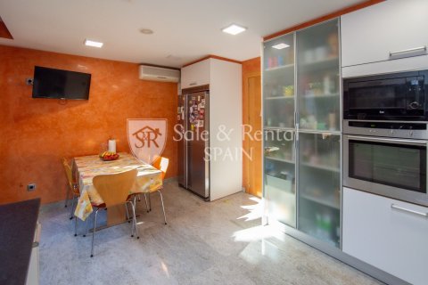 House for sale in Blanes, Girona, Spain 7 bedrooms, 471 sq.m. No. 166464 - photo 13