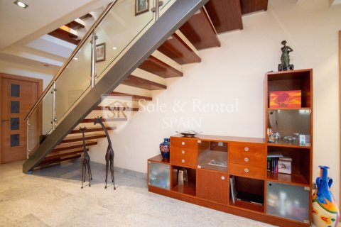 House for sale in Blanes, Girona, Spain 7 bedrooms, 471 sq.m. No. 166464 - photo 3