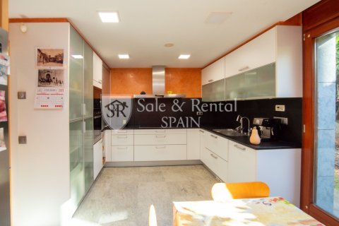 House for sale in Blanes, Girona, Spain 7 bedrooms, 471 sq.m. No. 166464 - photo 11