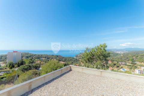 House for sale in Lloret de Mar, Girona, Spain 4 bedrooms, 270 sq.m. No. 166466 - photo 27