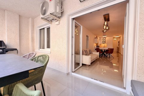 Apartament w Torrevieja, Alicante, Hiszpania 2 sypialnie, 76 mkw. nr 143741 – zdjęcie 12