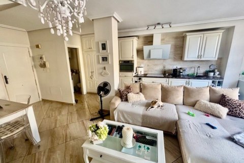 Casa adosada en venta en Alicante, España 2 dormitorios,  No. 146370 - foto 2