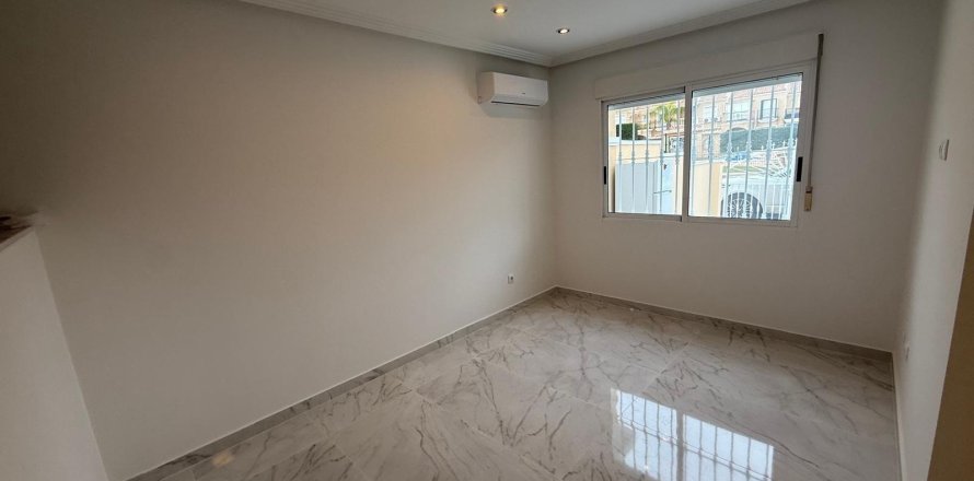 Дуплекс в Торревьеха, Аликанте, Испания 2 спальни, 75м2 №146369