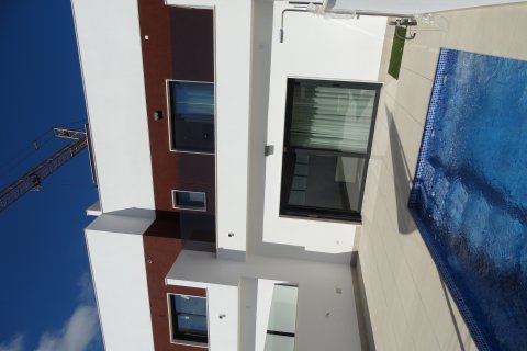 Продажа квартиры в Сан-Хавьер, Мурсия, Испания 3 спальни, 113м2 №134090 - фото 1