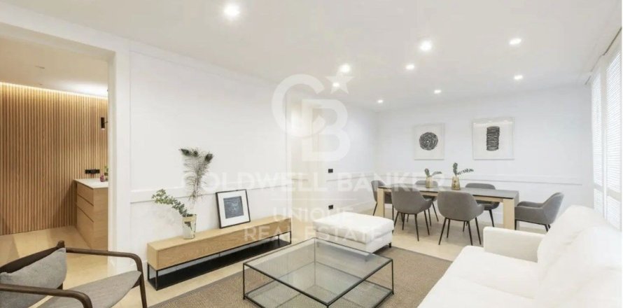Apartamento en Madrid, España 2 dormitorios, 127 m2 No. 157251