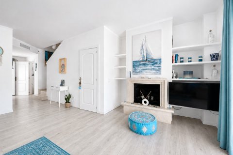 Duplex for sale in El Camp De Mar, Mallorca, Spain 2 bedrooms, 117 sq.m. No. 180453 - photo 2