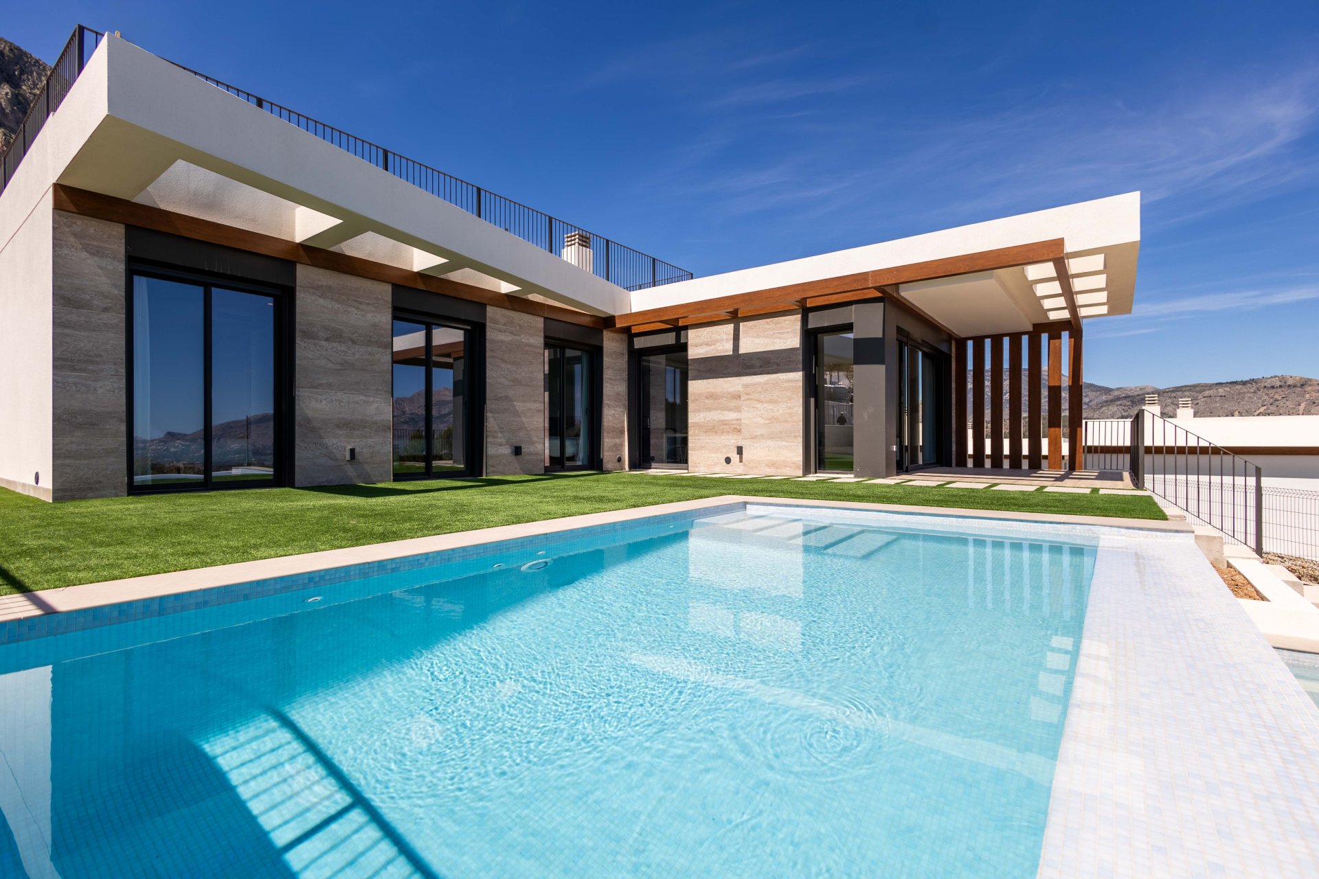 Villa a Polop, Alicante, Spagna 4 camere da letto, 259 mq. N° 155437