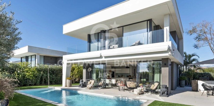 Villa à Manilva, Malaga, Espagne 2 chambres, 195 m2 No. 179040