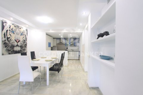 Duplex à vendre à Marbella, Malaga, Espagne, 5 chambres, 200 m2 No. 179036 - photo 9