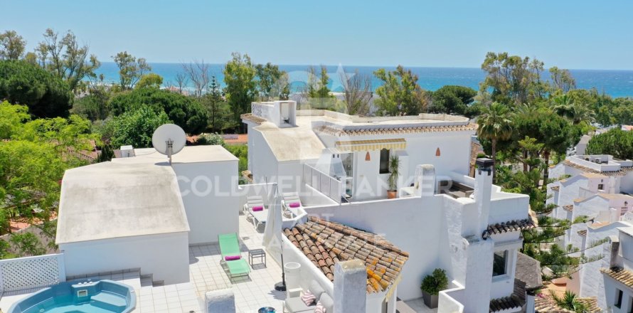 Duplex à Marbella, Malaga, Espagne 5 chambres, 200 m2 No. 179036