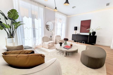 Apartment à Madrid, Espagne 2 chambres, 124 m2 No. 179034