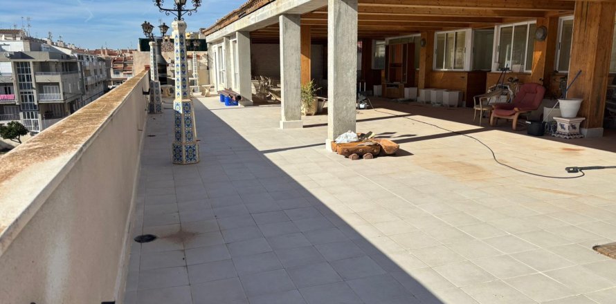Attico a Torrevieja, Alicante, Spagna 3 camere da letto, 200 mq. N° 144018