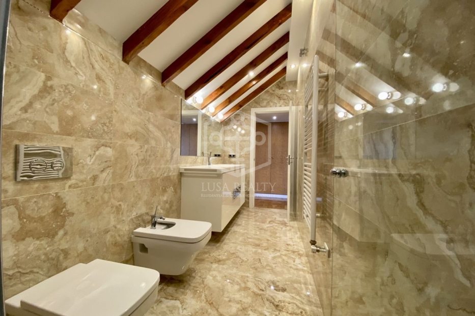 Huoneisto Barcelona, Espanja 4 makuuhuonetta, 220 m2 No. 78354