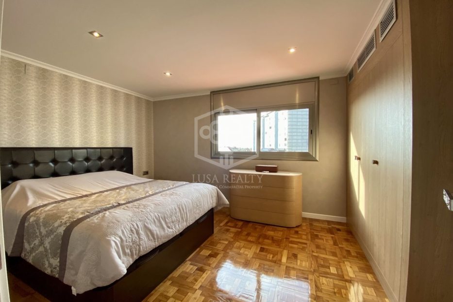 Huoneisto Barcelona, Espanja 4 makuuhuonetta, 220 m2 No. 78354