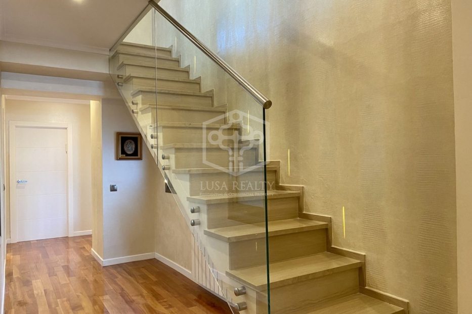 Huoneisto Barcelona, Espanja 4 makuuhuonetta, 220 m2 No. 78354