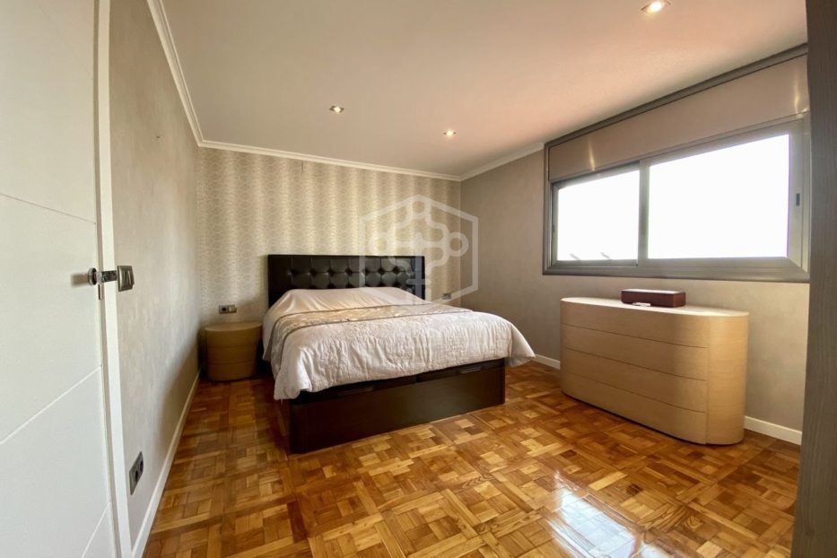 Huoneisto Barcelona, Espanja 4 makuuhuonetta, 220 m2 No. 78354