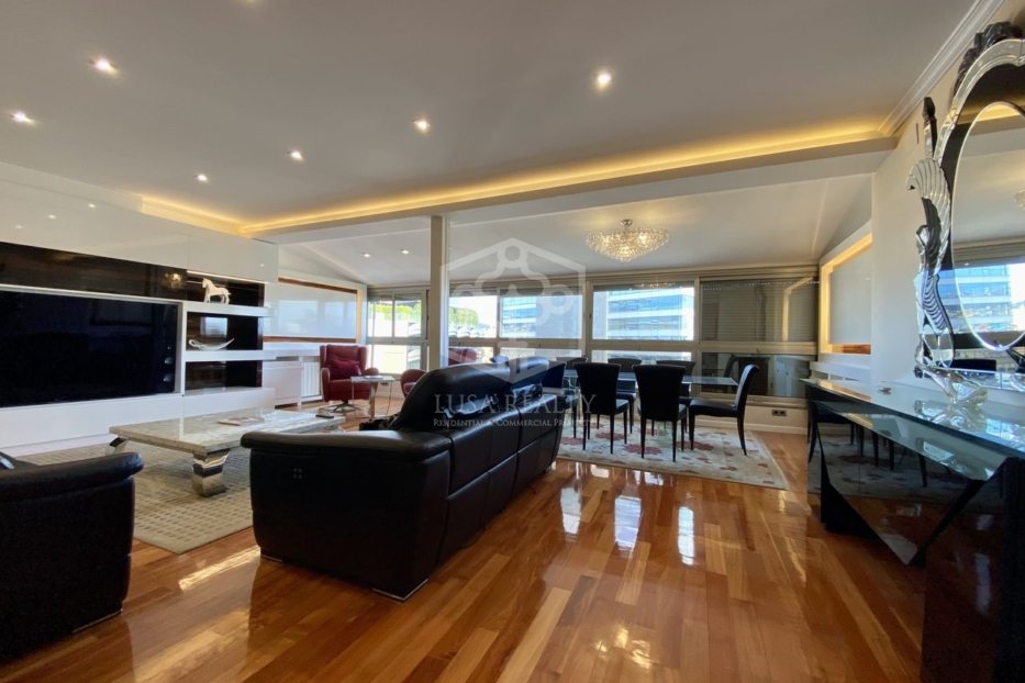 Huoneisto Barcelona, Espanja 4 makuuhuonetta, 220 m2 No. 78354