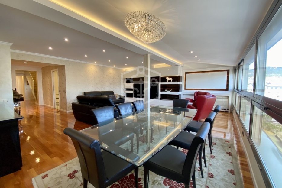 Huoneisto Barcelona, Espanja 4 makuuhuonetta, 220 m2 No. 78354