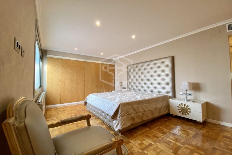 Huoneisto Barcelona, Espanja 4 makuuhuonetta, 220 m2 No. 78354