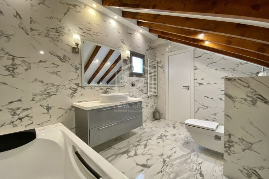 Huoneisto Barcelona, Espanja 4 makuuhuonetta, 220 m2 No. 78354