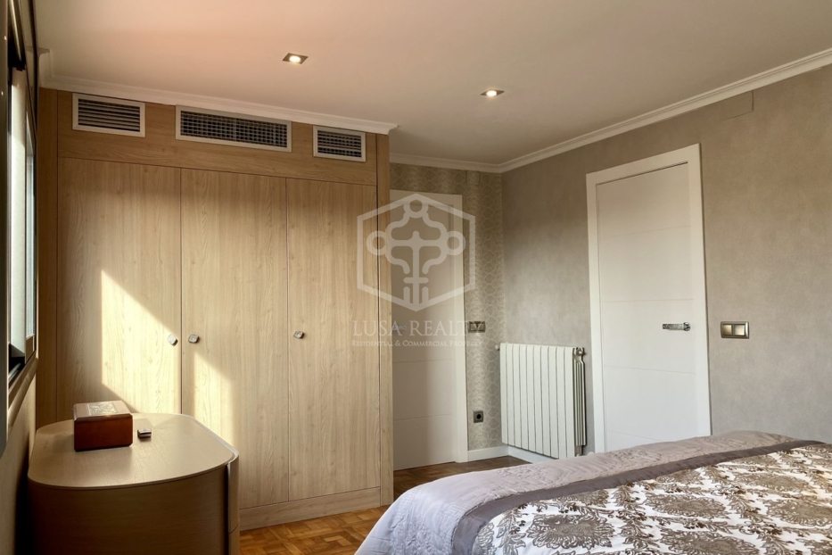 Huoneisto Barcelona, Espanja 4 makuuhuonetta, 220 m2 No. 78354