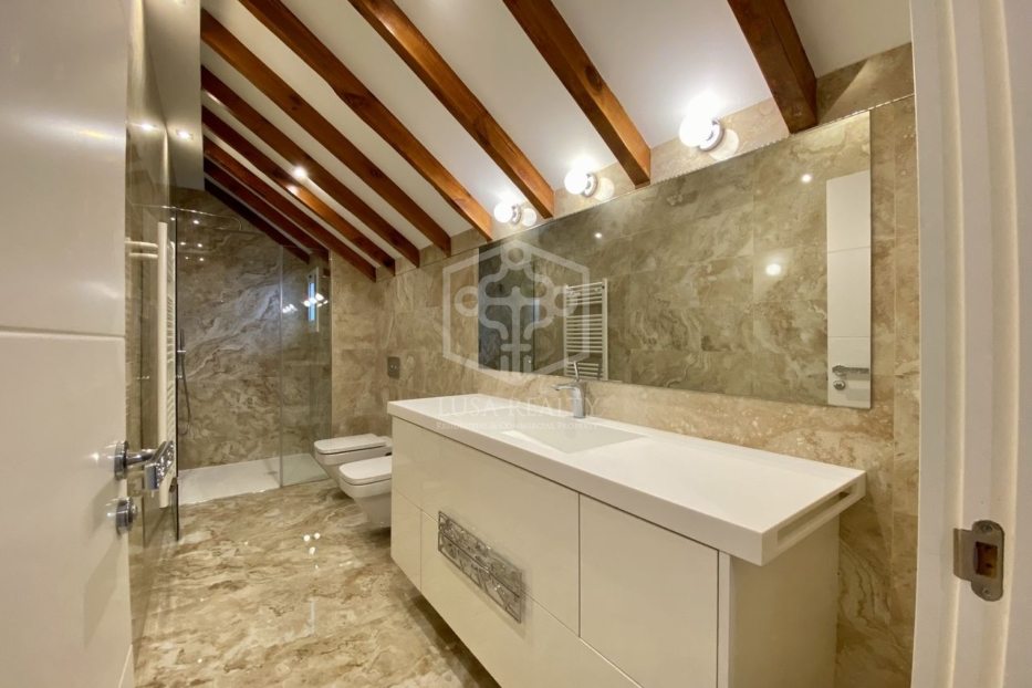 Huoneisto Barcelona, Espanja 4 makuuhuonetta, 220 m2 No. 78354