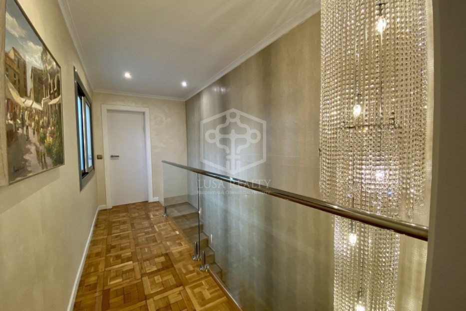 Huoneisto Barcelona, Espanja 4 makuuhuonetta, 220 m2 No. 78354