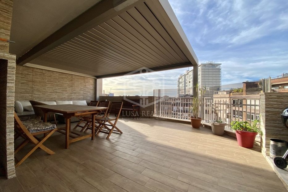 Huoneisto Barcelona, Espanja 4 makuuhuonetta, 220 m2 No. 78354