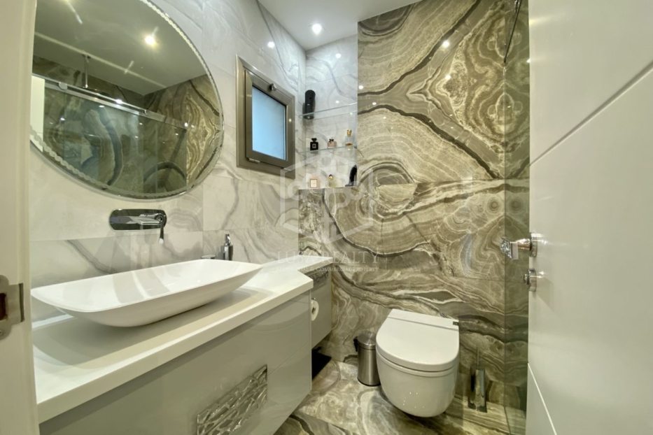 Huoneisto Barcelona, Espanja 4 makuuhuonetta, 220 m2 No. 78354