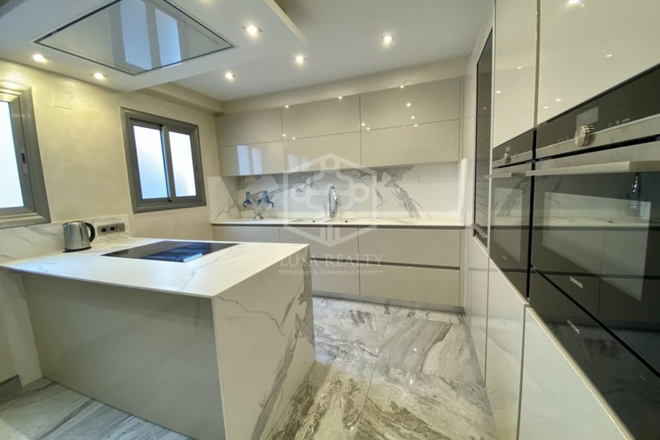 Huoneisto Barcelona, Espanja 4 makuuhuonetta, 220 m2 No. 78354