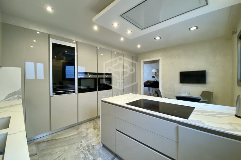Huoneisto Barcelona, Espanja 4 makuuhuonetta, 220 m2 No. 78354