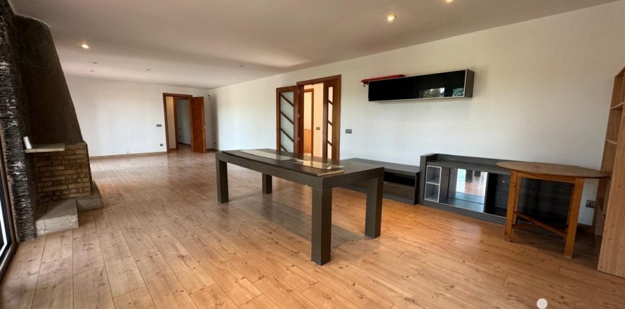 Hus i El Catllar, Tarragona, Spanien 4 sovrum, 2650 kvm. Nr. 153971