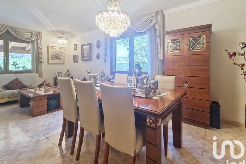 Hus till salu i Sant Fost de Campsentelles, Barcelona, Spanien 4 sovrum, 345 kvm. Nr. 153970 - foto 7