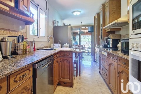 Hus till salu i Sant Fost de Campsentelles, Barcelona, Spanien 4 sovrum, 345 kvm. Nr. 153970 - foto 10