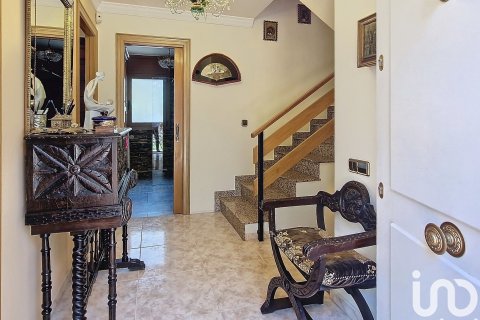 Hus till salu i Sant Fost de Campsentelles, Barcelona, Spanien 4 sovrum, 345 kvm. Nr. 153970 - foto 12