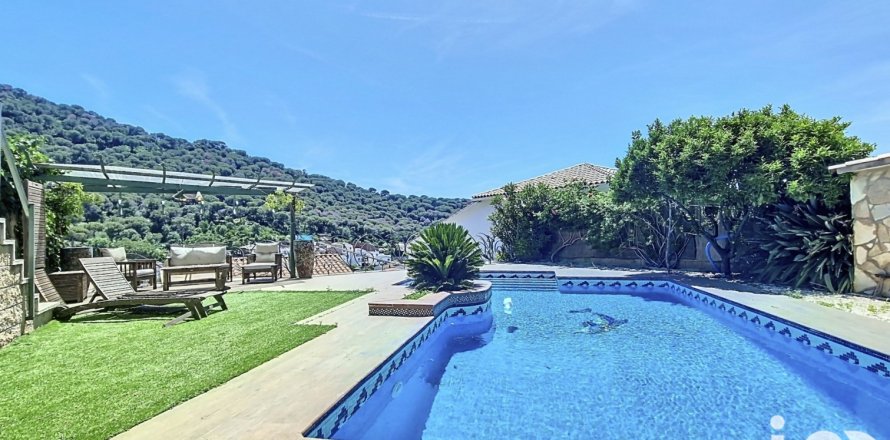 Hus i Sant Fost de Campsentelles, Barcelona, Spanien 4 sovrum, 345 kvm. Nr. 153970