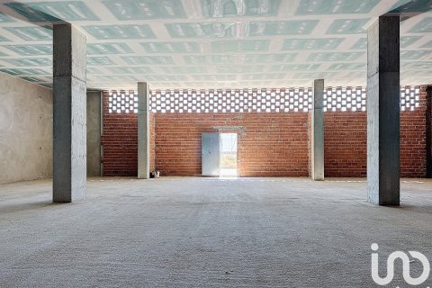 Продажа коммерческой недвижимости в Бадалона, Барселона, Испания 1 спальня, 329м2 №153967 - фото 2