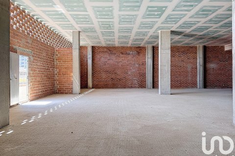 Продажа коммерческой недвижимости в Бадалона, Барселона, Испания 1 спальня, 329м2 №153967 - фото 6