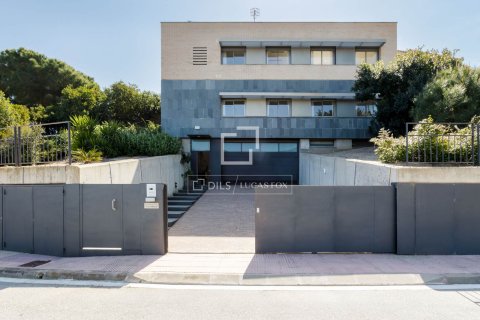 Villa for sale in Alella, Barcelona, Spain 4 bedrooms, 332 sq.m. No. 164603 - photo 22