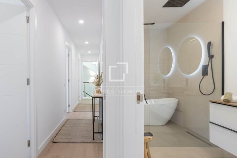 Villa for sale in Alella, Barcelona, Spain 4 bedrooms, 332 sq.m. No. 164603 - photo 13