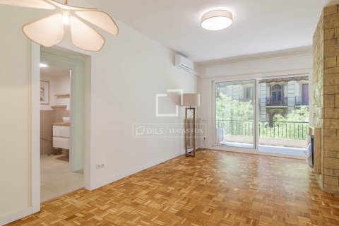 Huoneisto myytävänä Barcelona, Espanja, 3 makuuhuonetta, 106 m2 No. 164602 - kuva 10