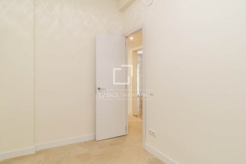 Huoneisto myytävänä Barcelona, Espanja, 3 makuuhuonetta, 106 m2 No. 164602 - kuva 25