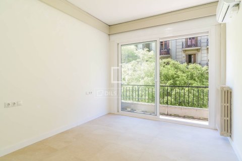 Huoneisto myytävänä Barcelona, Espanja, 3 makuuhuonetta, 106 m2 No. 164602 - kuva 15