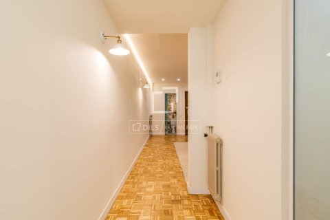 Huoneisto myytävänä Barcelona, Espanja, 3 makuuhuonetta, 106 m2 No. 164602 - kuva 29