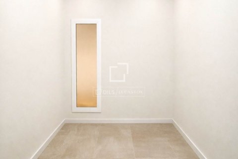 Huoneisto myytävänä Barcelona, Espanja, 3 makuuhuonetta, 106 m2 No. 164602 - kuva 28