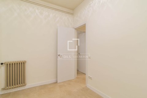 Huoneisto myytävänä Barcelona, Espanja, 3 makuuhuonetta, 106 m2 No. 164602 - kuva 27