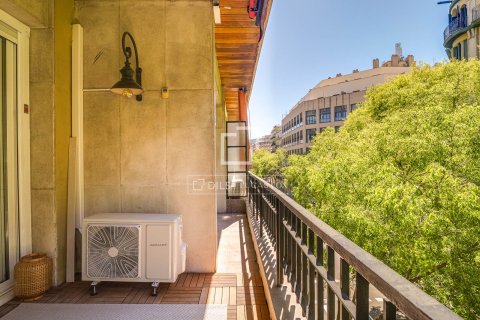 Huoneisto myytävänä Barcelona, Espanja, 3 makuuhuonetta, 106 m2 No. 164602 - kuva 9