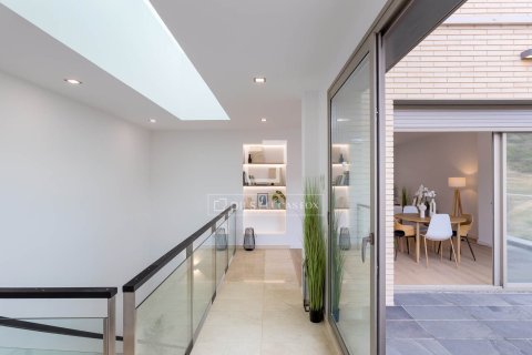 Villa for sale in Alella, Barcelona, Spain 4 bedrooms, 330 sq.m. No. 164601 - photo 13